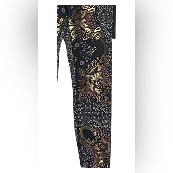 Noli Yoga Gilded Legging‎ NWT Size XSmall Foiled Gold Paisley Print - Picture 5 of 9